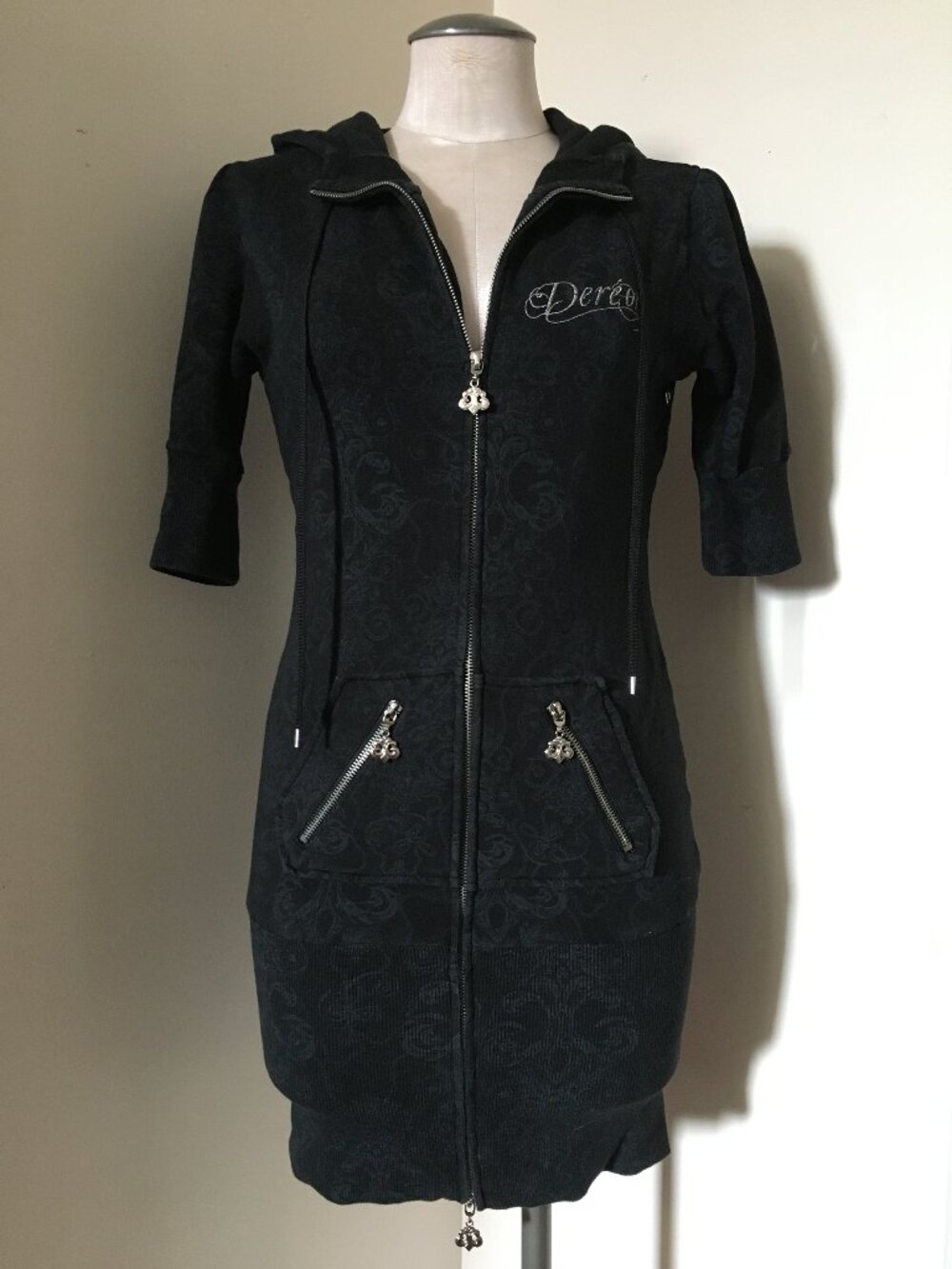 [Deréon] Black Short Sleeved Mid Length Fleur de Lys Hoodie | M (Junior | Good